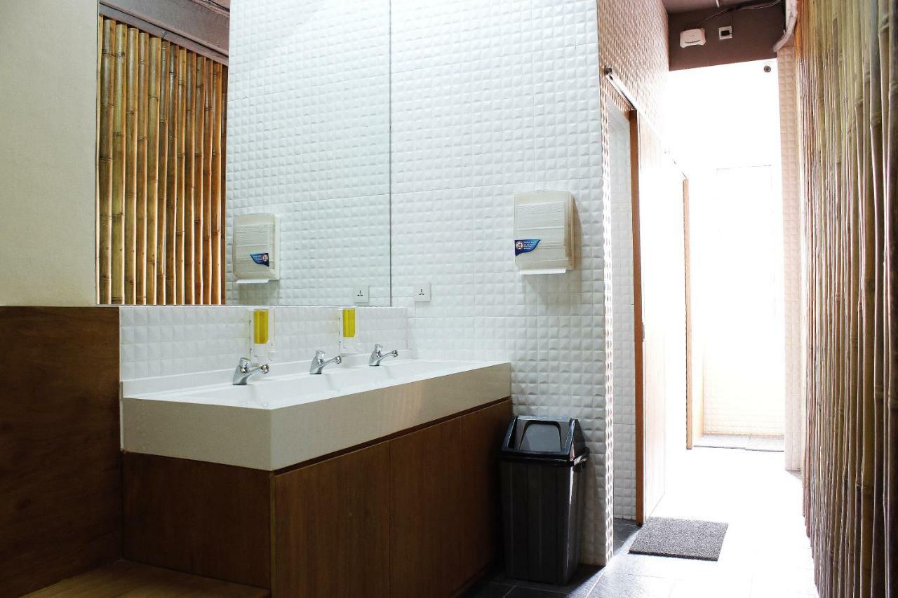 Teduh Hostel Kota Tua Jakarta Buitenkant foto